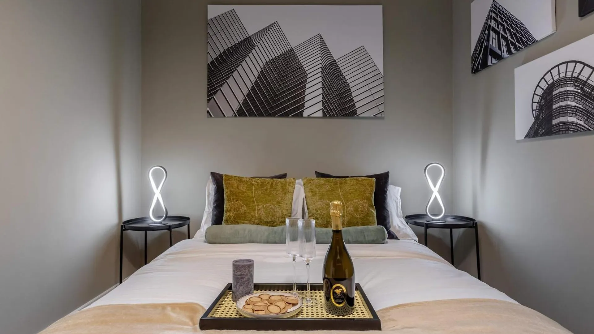Holt - Modern Suites On Historic Calea Victoriei Bucharest Romania