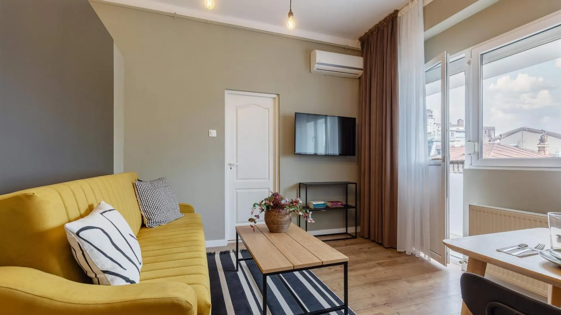 Holt - Modern Suites On Historic Calea Victoriei Bucharest 0*,  Romania
