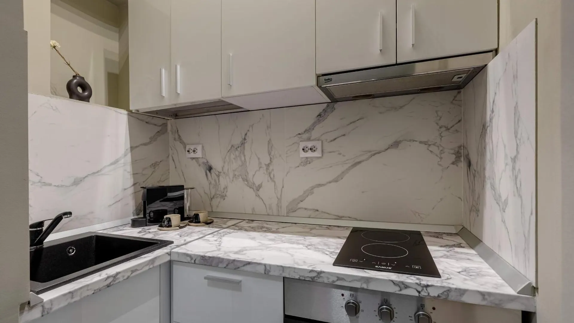 Holt - Modern Suites On Historic Calea Victoriei Bucharest Apartment