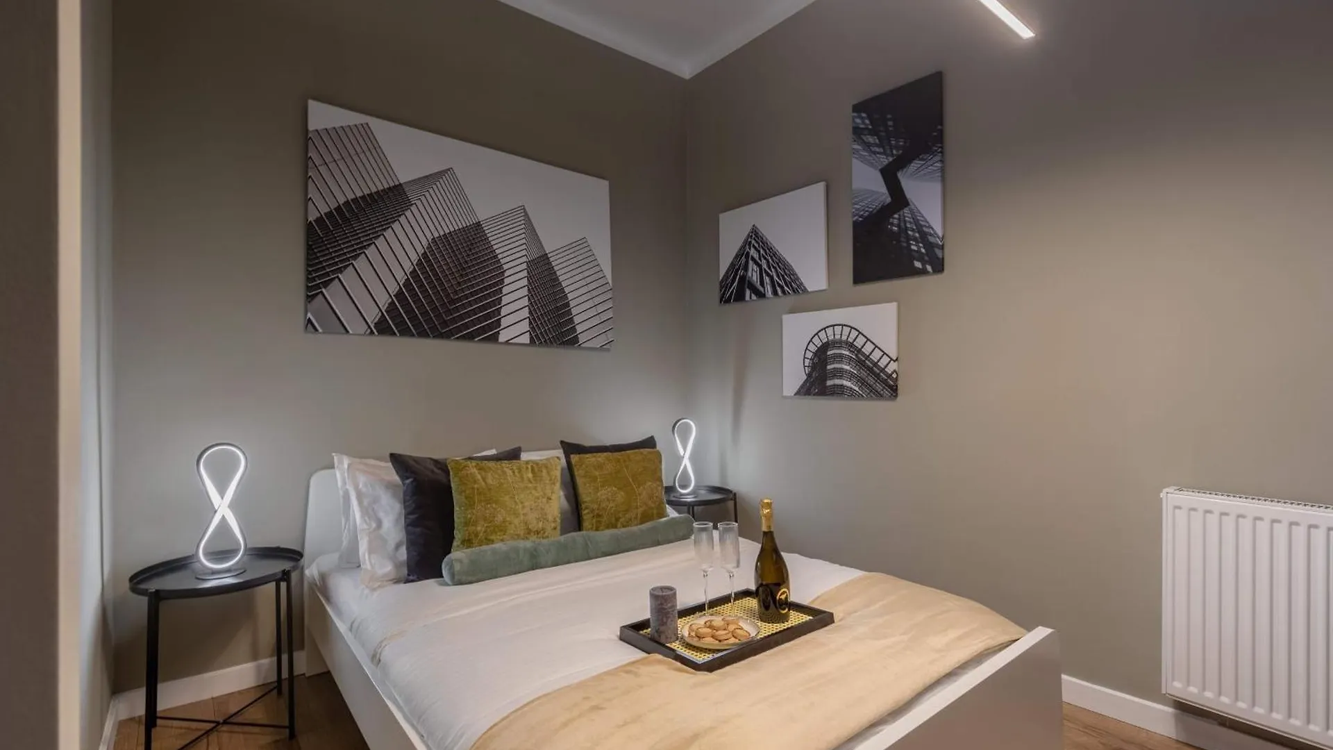 Holt - Modern Suites On Historic Calea Victoriei Bucharest 0*,