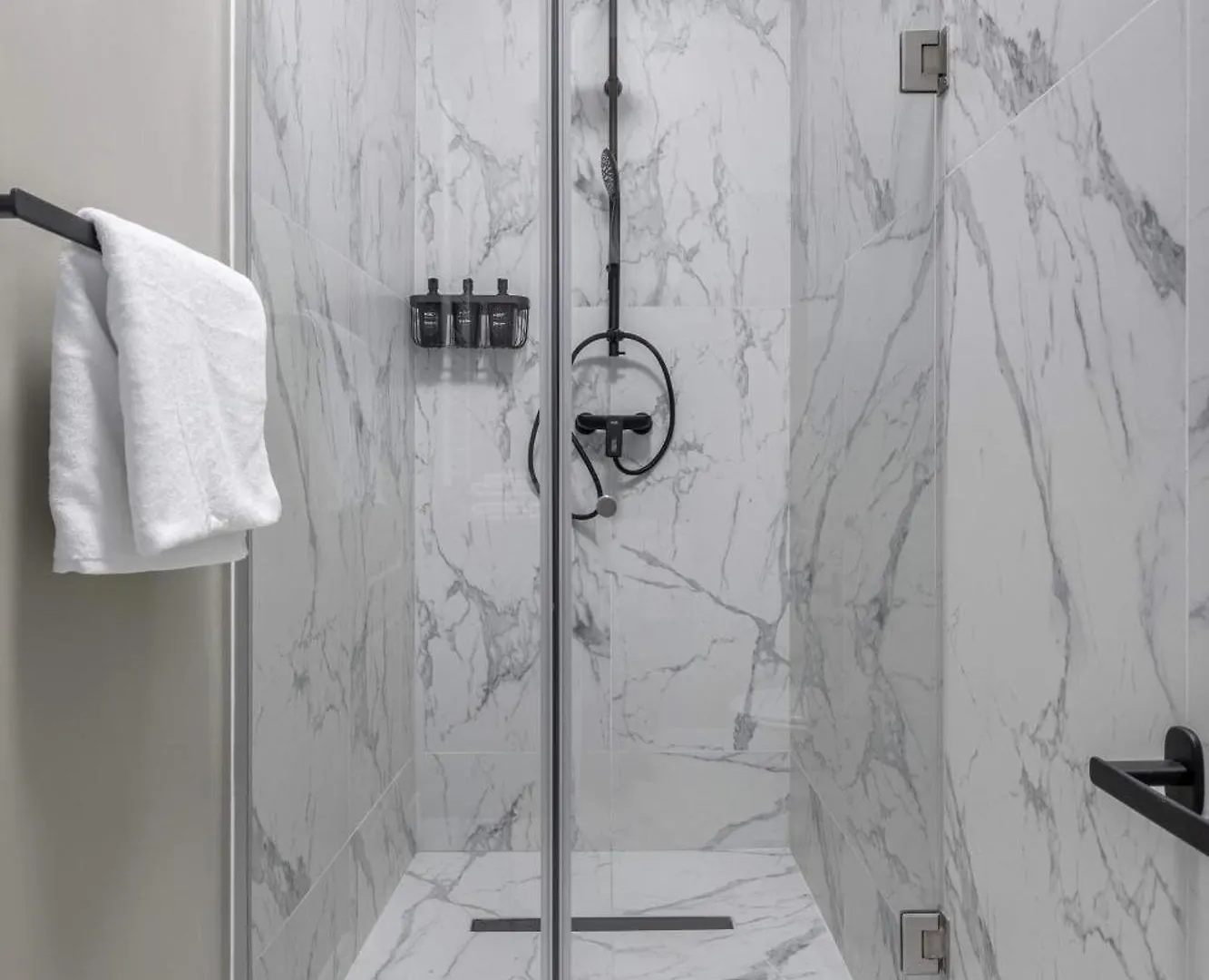 Holt - Modern Suites On Historic Calea Victoriei Bukarest Apartment
