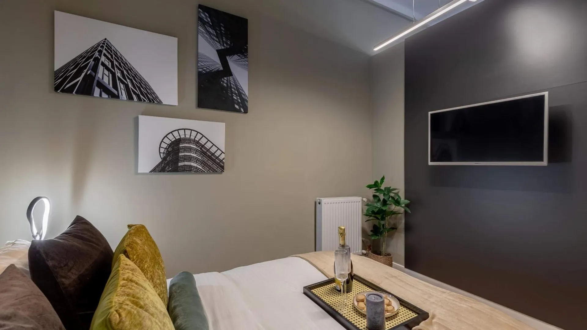 Holt - Modern Suites On Historic Calea Victoriei Bukarest 0*,